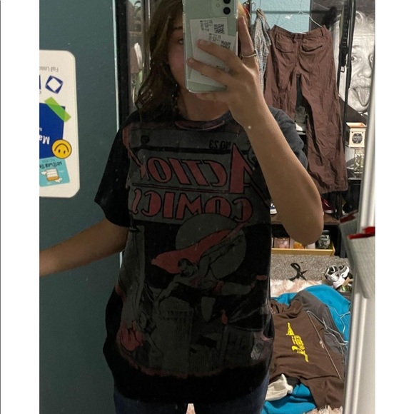 Action Comics - Picture 2 of 4